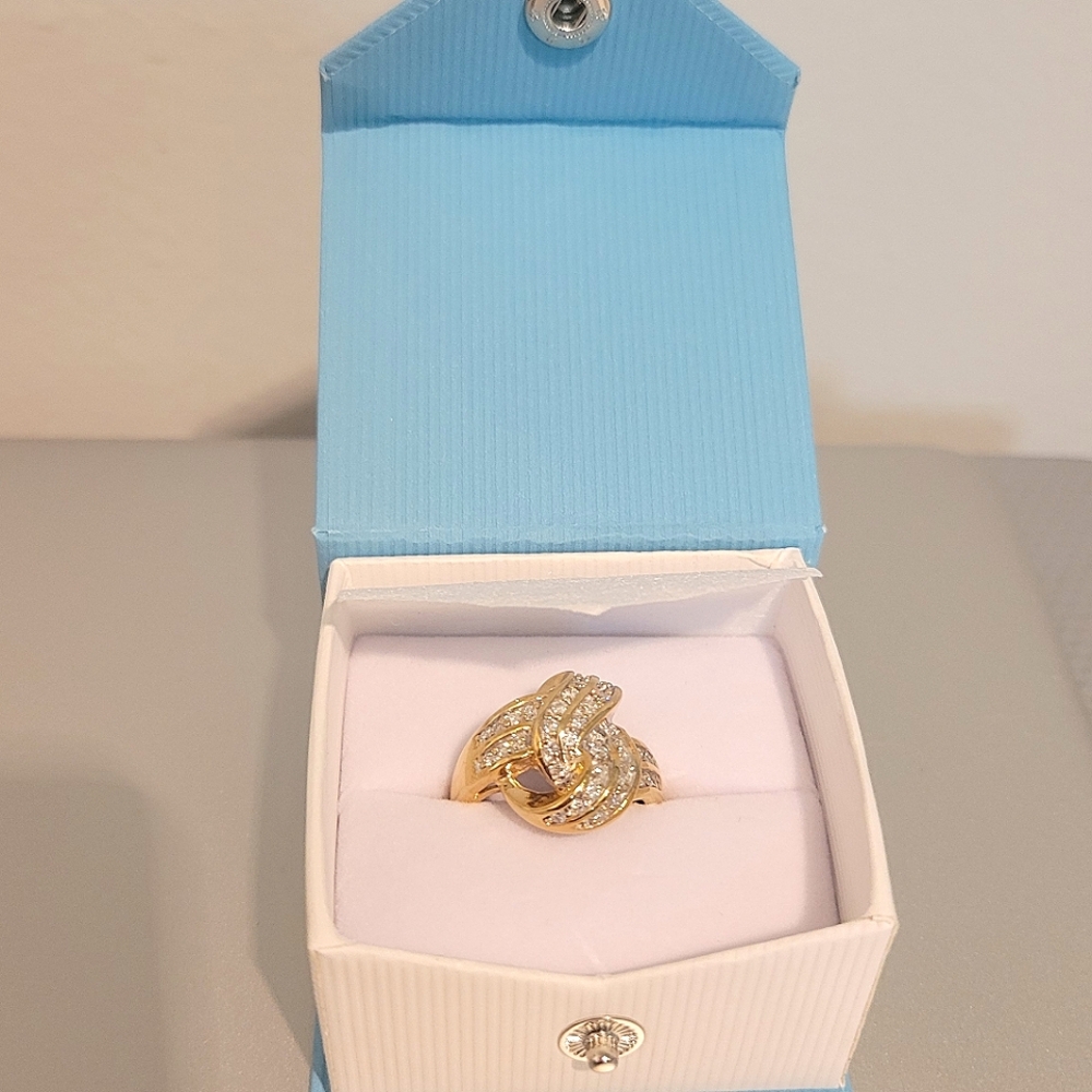 10 kt gold 3/4 ct Fancy Diamond Ring